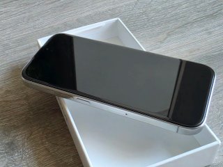 iPhone 16 Pro Blanco + Cargador y Funda
