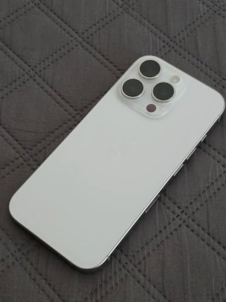 iPhone 16 Pro Blanco + Cargador y Funda