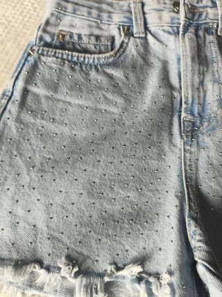 Shorts vaqueros Stradivarius con pedrería