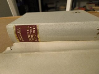 Código de derecho canónico bilingüe comentado