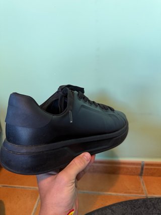 Zapatillas negras básicas