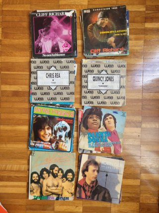 Più di 70 vinili singoli Pop Rock