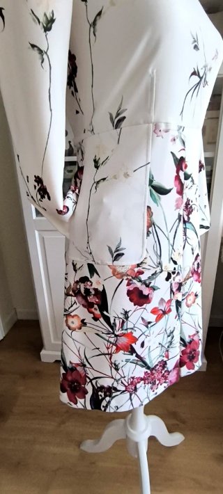 Vestido Zara floral corte precioso
