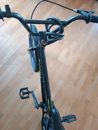 Bicicleta BMX Freeagent Rockstar Edición Limitada