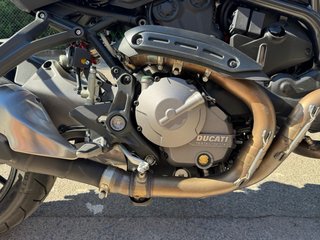 Moto Ducati Monster 821 Negra