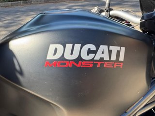 Moto Ducati Monster 821 Negra