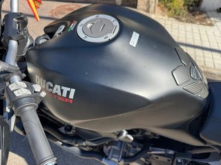 Moto Ducati Monster 821 Negra