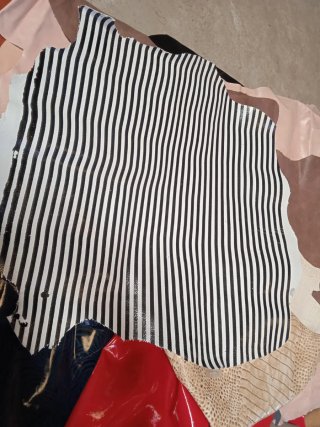 Lote 5 Piel Fantasía y Charol. 22€.