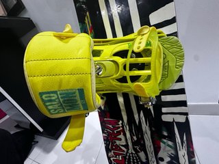 Tavola da snowboard con attacchi