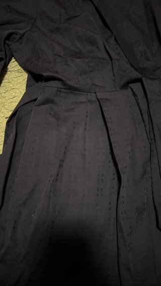 Vestido elegante con cinturón azul marino