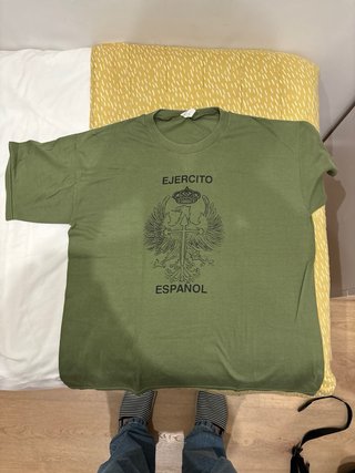 Ropa militar: gorra, braga, cantimplora, ...