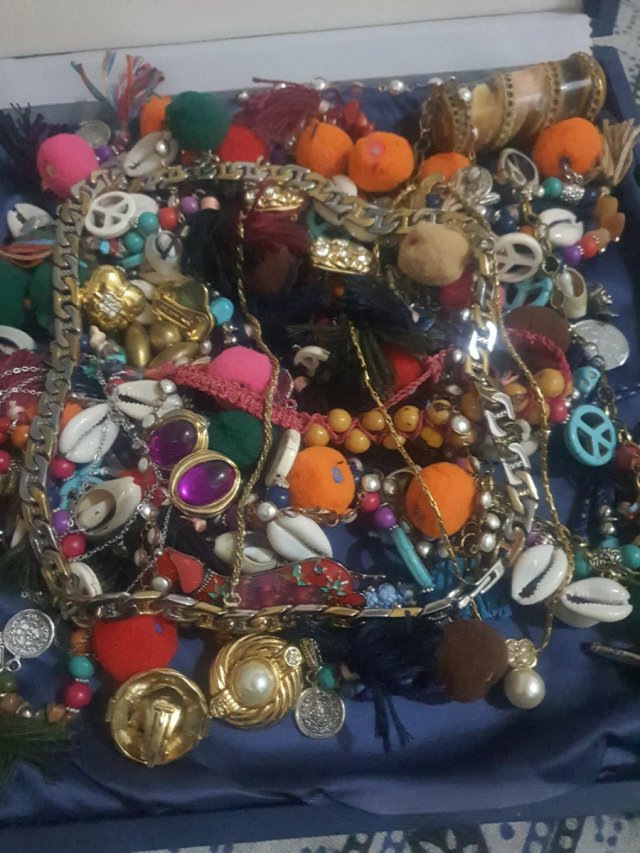 Lote de bisutería variada