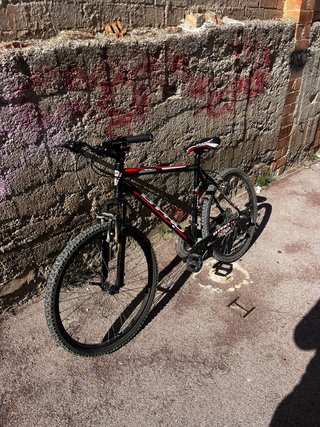 Bicicleta B-PRO Negra y Roja