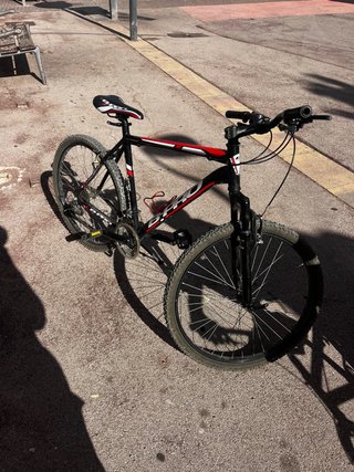 Bicicleta B-PRO Negra y Roja