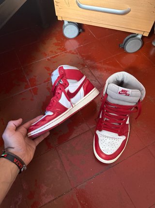 Zapatillas Nike Air Jordan Rojas y Blancas
