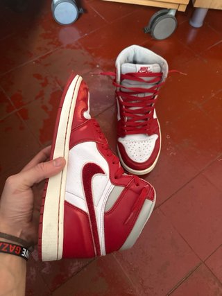 Zapatillas Nike Air Jordan Rojas y Blancas