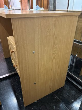 Escritorio y silla de madera