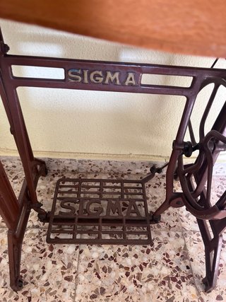 Máquina de coser Sigma antigua completa