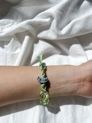 Pulsera Cuentas Vidrio y Tela Trenzada