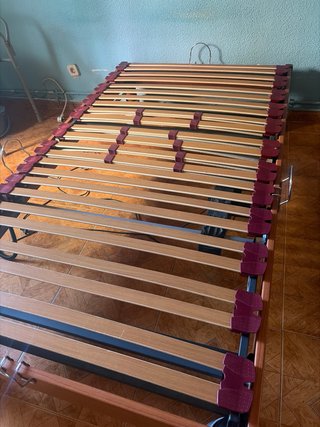 Cama articulada de madera