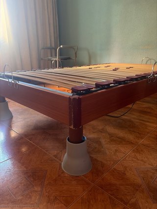 Cama articulada de madera