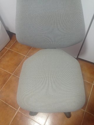Silla de escritorio gris jaspeado