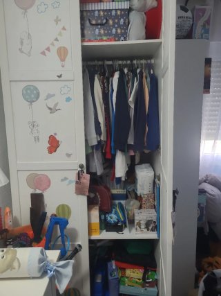 Cama infantil blanca con cajones