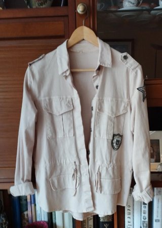 Cazadora beige con parches
