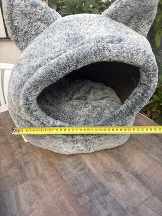 Cama para gato suave y acogedora