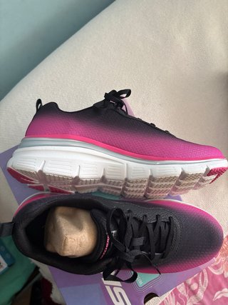 Skechers Mujer Negro y Rosa