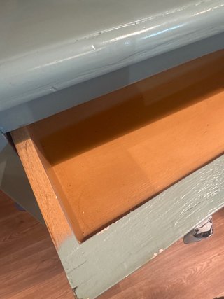 Cómoda de madera pintada estilo vintage