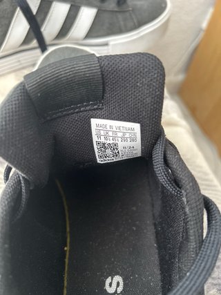Zapatillas Adidas Negras y Blancas