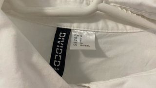 Camisa blanca de manga larga