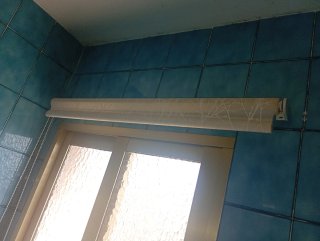 Cortina de baño con diseño de ramas