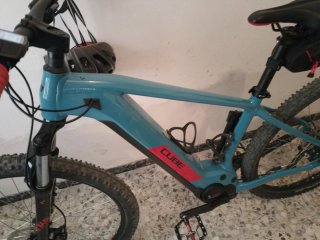 Bici eléctrica Cube motor Bosch batería 650