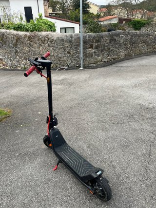Patinete Eléctrico Negro con Luces LED