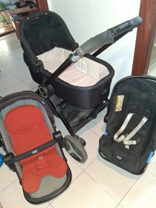 Carrito de bebé Chicco completo.
