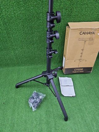 Soporte Proyector CAHAYA Ajustable con Ruedas