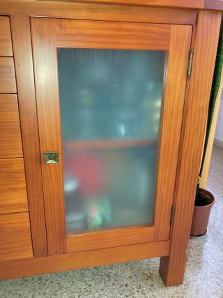 Aparador comedor madera maciza con puertas cristal