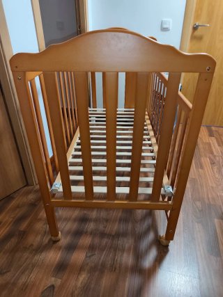 Cuna de madera con ositos