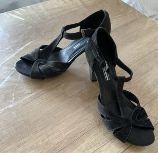 Sandalias piel tacón Martinelli negras