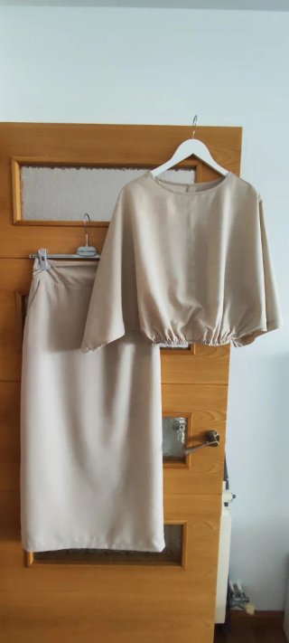 Conjunto Falda y Blusa Beige