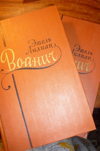 Tolstoy,Cvetaeva,Esenin, Belyaev in russo.