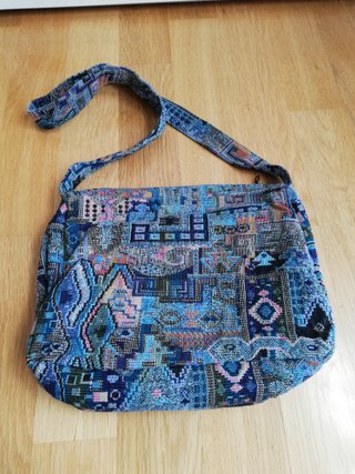 Borsa a tracolla fatta a mano