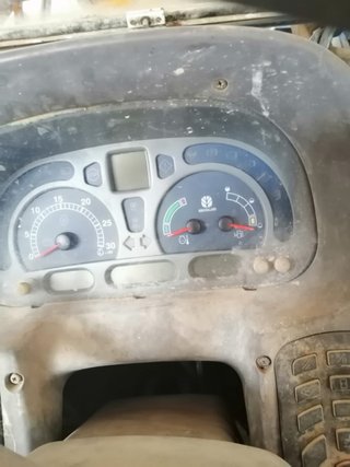 New Holland TL100A con pala