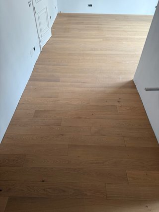 Instalación tarimas y puertas