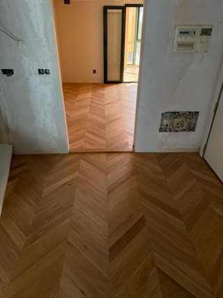 Instalación tarimas y puertas