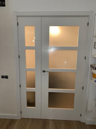 Instalación tarimas y puertas
