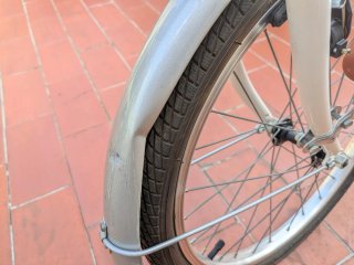 Bicicleta plegable blanca