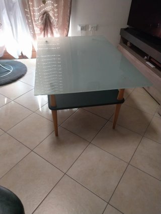 Tavolino da salotto in vetro e legno